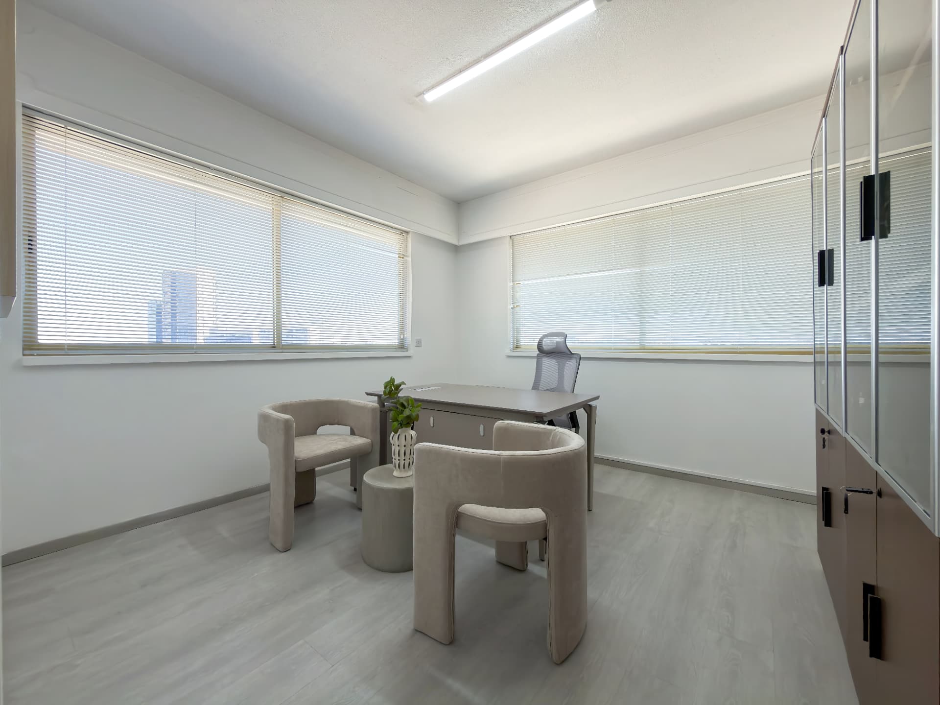 Corner Office, Light on two sides